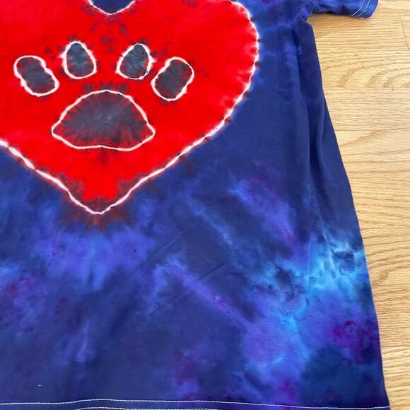 handmade tie dyed unisex tshirt paw print in a heart L - Picture 5 of 7